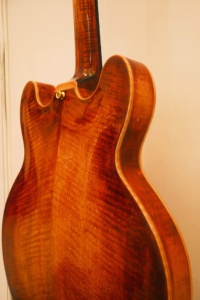 Guitare électrique Yunzhi Luthier artisanale 335 Hollow Body Archtop, table en épicéa massif, dos en érable, touche en ébène, finition brillante, personnalisée - Product Image 6