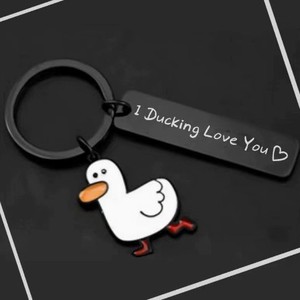 Porte-clés Créatif en Acier Inoxydable en Forme de Petit Canard, Mignon Pendentif de Sac à Dos pour Étudiant, Mousquetons Promotionnels en Gros - Product Image 5