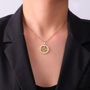 Venta al por mayor collar de nudo de bruja con diamante 18K chapado en oro de acero inoxidable único collar de nudo de bruja - Product Image 3