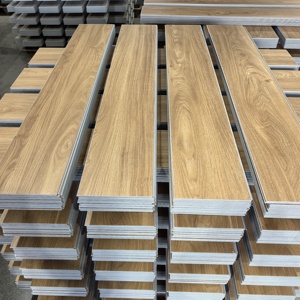 Pavimento SPC Moderno Impermeabile per Interni, Effetto Legno Marrone con Garanzia di 5 Anni, Installazione a Incastro, Prodotto in Cina - Product Image 1
