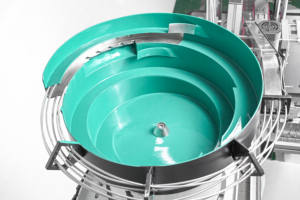 Línea de Llenado y Tapado con Bomba Magnética Certificada por CE y FDA, con Alimentador Vibratorio, Sistema Automático de Embotellado de Salsa de Soya, Aceite y Perfume - Product Image 5