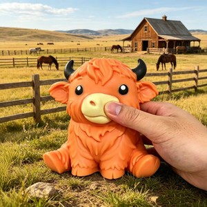 Juguete Antiestrés de Vaca Highland, Peluche Suave para Apretar - Product Image 4