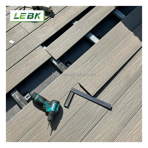 Revêtement de sol composite industriel extérieur imperméable pour <span class=keywords><strong>terrasse</strong></span> en bois d'ipé Panneau de <span class=keywords><strong>terrasse</strong></span> en coextrusion sans couture en teck PE - Product Image 3