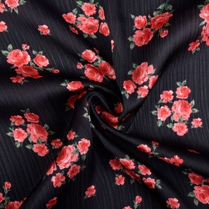 Tela de crepé de chifón satinado con estampado floral, 100% poliéster, resistente a las arrugas, elástica, resistente al encogimiento, de peso medio para prendas de vestir. - Product Image 6