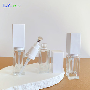 LZ Pack Vente flash Flacon d'huile à lèvres en verre transparent carré de 6 ml, étiquette privée personnalisée, huile essentielle blanche, <span class=keywords><strong>embout</strong></span> métallique, <span class=keywords><strong>tube</strong></span> de brillant à lèvres - Product Image 3