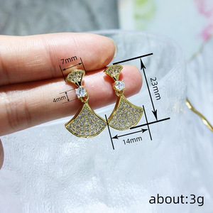 Boucles d'oreilles clous élégantes de style vintage exotique, bijoux chics pour femmes, à porter au quotidien, pour tenue de soirée, accessoire cadeau - Product Image 4