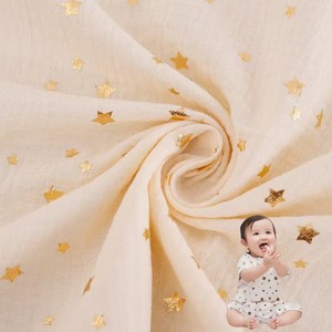 100% <span class=keywords><strong>coton</strong></span> doux 130GSM Double couche tissé impression <span class=keywords><strong>gaze</strong></span> <span class=keywords><strong>de</strong></span> couleur naturelle tissus crêpe musulman pour garçon chemises bébé vêtements - Product Image 2