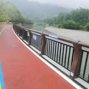 Barandillas de Aluminio Personalizables de Alta Calidad, Barreras de Tráfico de Acero Galvanizado por Inmersión en Caliente Duraderas para Carreteras, Puentes, Ríos y Vías - Product Image 2