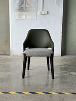 Chaise de salle à manger de luxe en bois de frêne massif italien, fauteuil en cuir et tissu pour projet de restaurant haut de gamme B2B