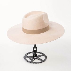 Sombrero Fedora de Ala Ancha con Diseño de Corazón Quemado, Personalizado con Logotipo Grabado con Láser, a la Moda y Moderno, de Fieltro de Lana - Product Image 6