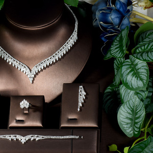 HIBRIDE Conjunto <span class=keywords><strong>de</strong></span> Joyería <span class=keywords><strong>de</strong></span> 4 Piezas con Borla Larga <span class=keywords><strong>de</strong></span> <span class=keywords><strong>Collar</strong></span> y Pendientes <span class=keywords><strong>de</strong></span> Circonita Cúbica para Mujer Accesorios <span class=keywords><strong>de</strong></span> Boda Nupcial Bijoux S-006 - Product Image 3