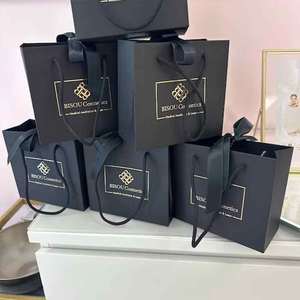 Bolsas de Papel Clásicas Personalizadas con Impresión UV y Asa de Seda para Relaciones con Antiguos Alumnos, Graduaciones y Reuniones Familiares - Product Image 6