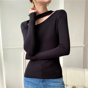 Màu rắn treo cổ Đan Áo sơ mi của phụ nữ xương đòn Rỗng ra không đều hàng đầu với lớp bên trong chặt chẽ và áo len dưới - Product Image 3