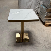 Chaise de restaurant moderne en pierre frittée carrée avec un design robuste pour un usage commercial dans les restaurants, les hôtels, les mariages