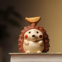 Figurine de hérisson en bois sculptée à la main, décor de bureau magnétique mignon peint à la main, cadeau kawaii pour les amoureux des animaux