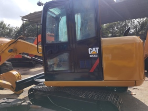 Mini-excavatrice sur chenilles Caterpillar CAT 305.5E2 d'occasion, 5,5 tonnes, petite pelle sur chenilles en caoutchouc, faible nombre d'heures, certifiée EPA CE, pour travaux agricoles et aménagement paysager - Product Image 4