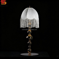 Lampe LED rechargeable pour centre de table de mariage, abat-jour en tissu rouge foncé avec pompons suspendus, pour événements et décoration de table de fête