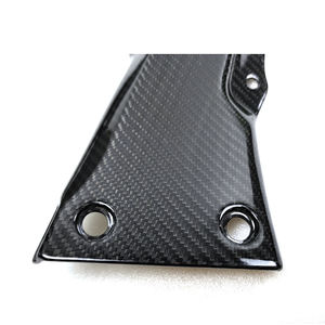 Protector de Cubierta de Subchasis Trasero de Fibra de Carbono Seca 3K Compatible con Kawasaki ZX-10R 2011+ - Product Image 4