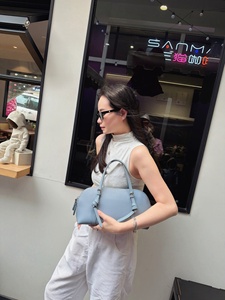 Pochette dôme allongée en cuir véritable exclusif, Cadeaux d'affaires VIP de Dubaï, Personnalisation pour propriétaires de marques, Fabricant B2B - Product Image 3