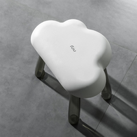 Nouveau design moderne pieds ambrés transparents en forme de nuage tabouret pouf pour dressing tabouret de maquillage pour chambre à coucher de luxe léger