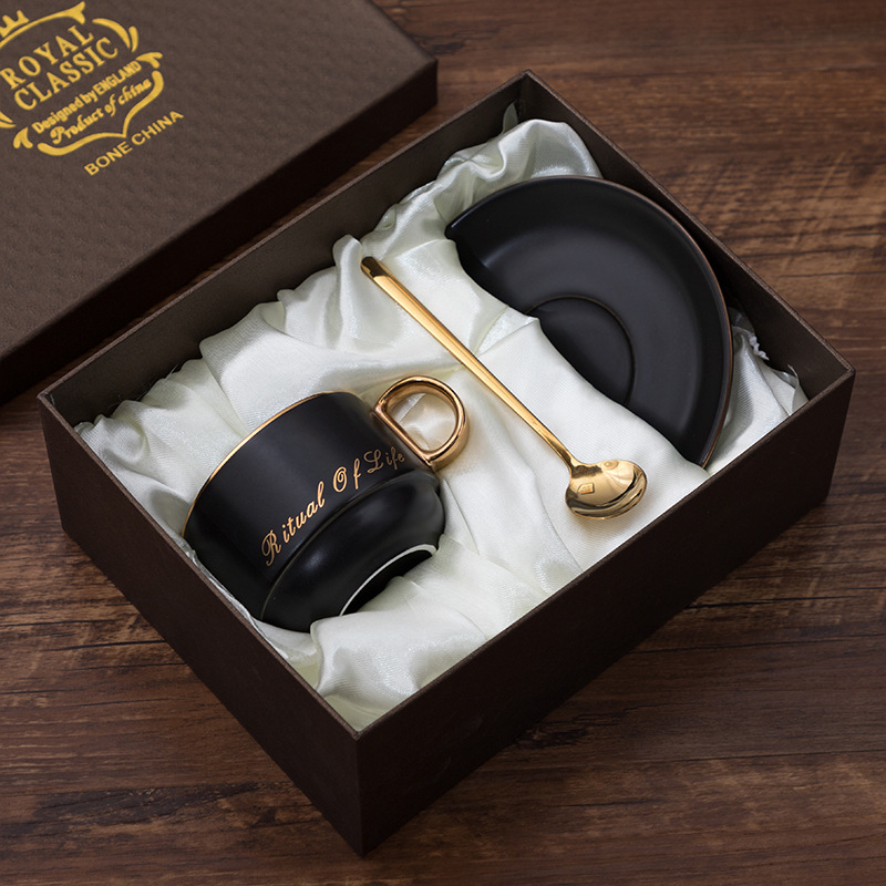 Nero con linea dorata-1