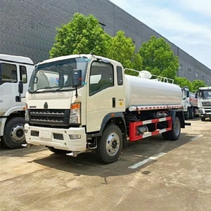Camión Cisterna de Agua Howo 4x2 de 9000L, Camión con Tanque de Riego Móvil en Venta - Product Image 2