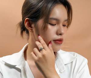 Ensemble de bagues de mariée en or noir 18 carats pour femmes gravées à trois pierres 0.55 carat Hexagon Moss Agate Moissanite Ring - Product Image 5