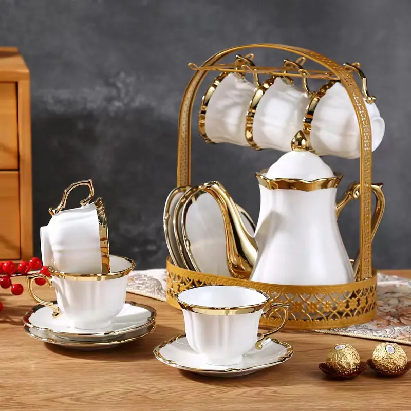 Nhà Máy Bán Buôn Đơn Giản Trắng Tea Set Tốt Gốm Tea Pot Set Sang Trọng Gốm Tea Set Với Kim Loại Chủ