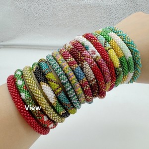 Yiwu <span class=keywords><strong>Miju</strong></span> Gewebtes Armband im Boho-Stil, Handgefertigter Perlenarmreif, Duftspender für Ätherische Öle, Damengeschenk, Weihnachtlich Inspiriert - Product Image 1
