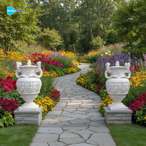 Par de Urnas de Mármol Neoclásicas Grandes, Estatuas de Jardín Talladas a Mano con Relieve Mitológico y Asas de Serpiente - Product Image 2