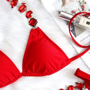 Set Bikini di Lusso con Cristalli per Donne, Reggiseno Triangolare Cheeky, Costume da Bagno OEM Etichetta Privata, Fornitura all'Ingrosso 2027, Rosso - Product Image 2