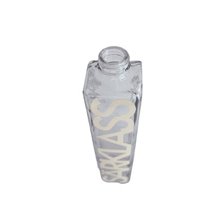 Botellas de <span class=keywords><strong>agua</strong></span> <span class=keywords><strong>mineral</strong></span> de vidrio de 750ml y 1000ml, Forma cuadrada - Product Image 1