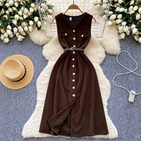 Robe décontractée élégante pour femmes WIWT, sans manches, col en V, en velours côtelé, coupe évasée, avec ceinture et boutons dorés, pour un usage quotidien