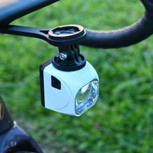 Phare de vélo LED ultra-lumineux noir à piles avec télécommande sans fil <span class=keywords><strong>pour</strong></span> GoPro <span class=keywords><strong>VTT</strong></span> et cyclisme sur route - Product Image 3