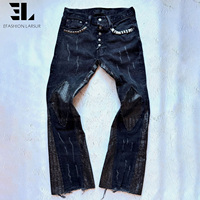 Pantalon en jean évasé LARSUR personnalisé avec appliques brodées, déchirures, rivets et coutures à la main, coupe bootcut
