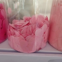 Fournisseur de mariage en gros : Confettis biodégradables en papier de 2,5 cm, dissolvables dans l'eau de 1,5 cm pour des décorations élégantes de fêtes de mariage