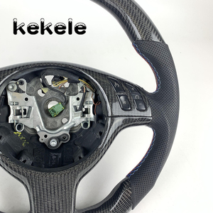 Adecuado para los modelos <span class=keywords><strong>BMW</strong></span> <span class=keywords><strong>E46</strong></span>, vale la pena personalizar el volante de fibra de carbono de tres colores - Product Image 5