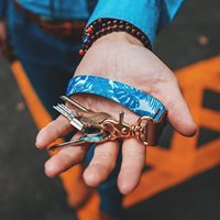 Lanière courte personnalisée en polyester avec logo brodé, porte-clés en PU, lanières avec mousqueton, lanière en cuir pour téléphone portable