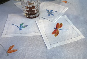 Serviettes de cocktail en lin Butterfly Whisper – 100 % lin naturel, serviettes de boisson réutilisables, design élégant inspiré de la nature - Product Image 2