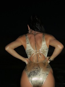 Costume da bagno intero metallizzato lucido da donna LG423, scollatura profonda a V, senza schienale, con laccetti laterali, per la spiaggia - Product Image 3