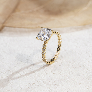 Bague de fiançailles Messi Jewelry MSR-1742 en or 18 carats avec diamant solitaire taille coussin et sertissage clos, diamant de laboratoire - Product Image 3
