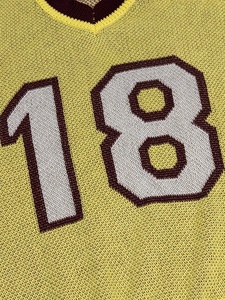 T-shirt en maille décontracté à manches courtes avec logo personnalisé, 100% coton, jacquard, col en V, design pour homme, haut en maille à manches courtes pour l'été - Product Image 4