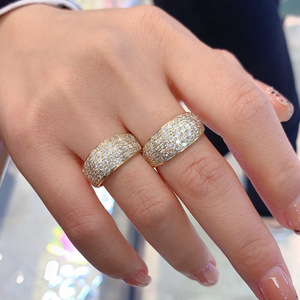 Anello dal Design Elegante Stile Classico per Donne - Product Image 2