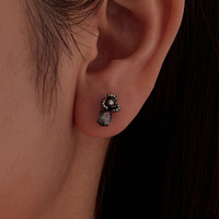 Boucles d'oreilles clous en argent sterling 925 avec rose noire et topaze mystique, motif fleur, serties de zircone cubique, style gothique vintage, cadeau pour femme SCE2053