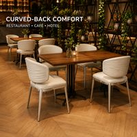 Ensemble de chaises de salle à manger à dossier côtelé horizontal, revêtement crème, structure en métal brossé, table ronde sur piétement en bois