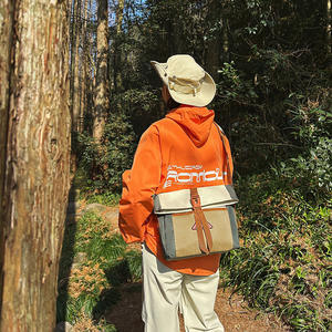 Mochila impermeable de nailon ligera y duradera, correa de hombro arqueada para hombres y mujeres, bolso de gran capacidad para viajes en bicicleta - Product Image 5