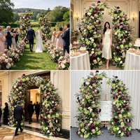 Arche de fleurs artificielles rustique et romantique rose et bordeaux avec verdure pour mariage bohème, cérémonie en extérieur, décoration de photomaton