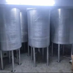 Tanques de almacenamiento de productos químicos SS Diseño vertical u horizontal con ventilación, boquilla y alcantarilla - Product Image 1