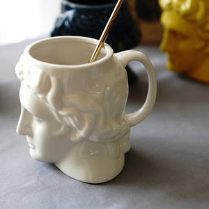 थोक नए क्रिएटिव 3डी डेविड आकार के कॉफी सिरेमिक मग कस्टम वैयक्तिकृत हाथ से पेंट किए गए बड़े चीनी मिट्टी के चाय कप दूध मग - Product Image 5