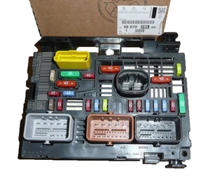 Ensemble de boîte à fusibles de <span class=keywords><strong>moteur</strong></span> BSM R02 Module 9667044980 9807028580 pour Peugeot 5008 407 3008 Citroen C4 Picasso C5 C6 accessoires de voiture - Product Image 1